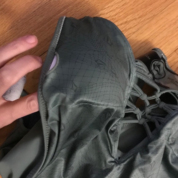 Sold ✅ NWT Volcom one piece swimsuit plunge - Picture 15 of 15